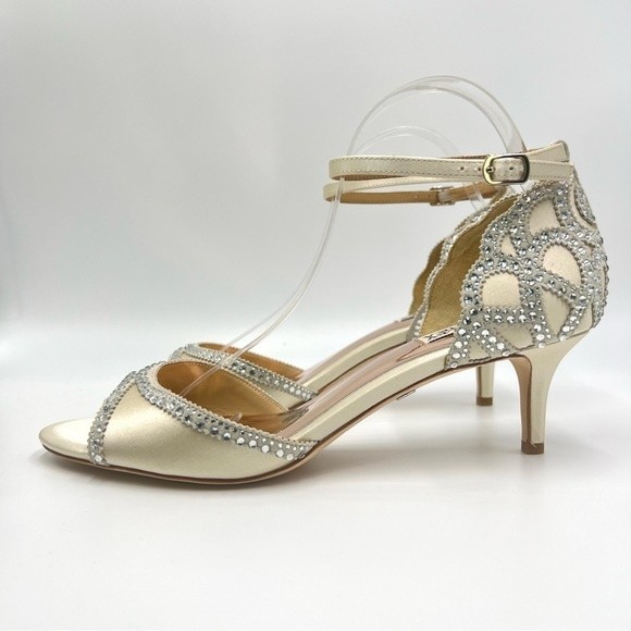 Badgley Mischka Size 10 Jeweled Ivory Satin Dress Sandals Heels Pumps Shoes - Picture 8 of 14